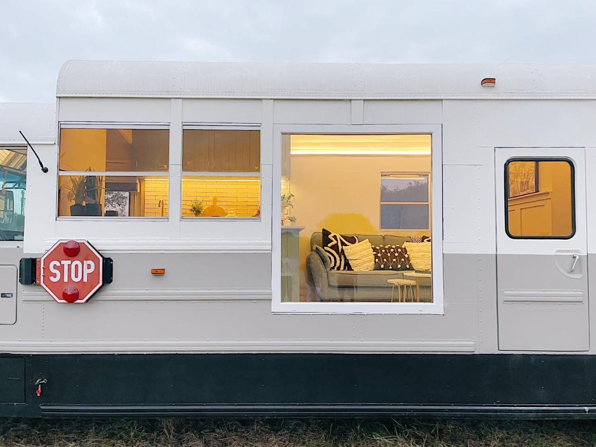American School Bus Retreat With Hot Tub In Sussex Meadow Укфилд Экстерьер фото