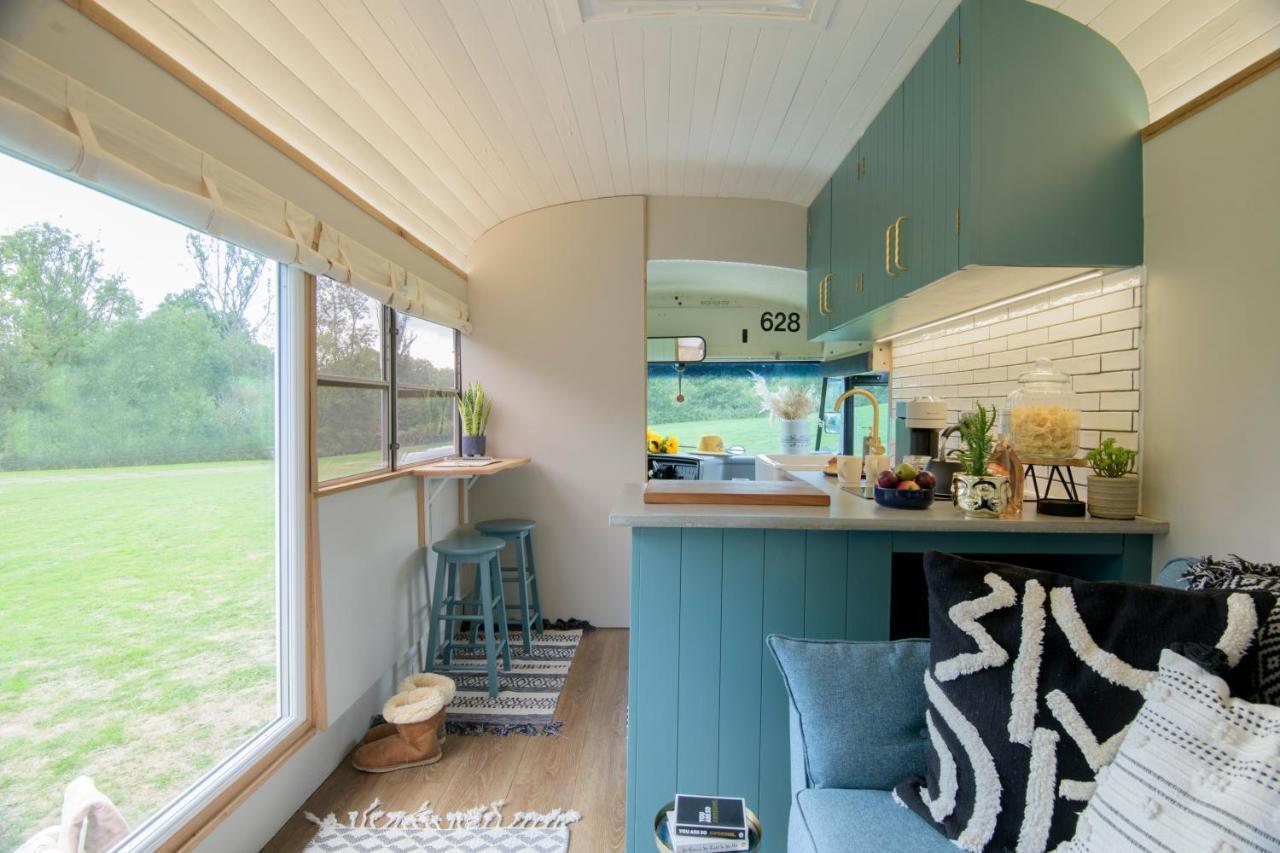 American School Bus Retreat With Hot Tub In Sussex Meadow Укфилд Экстерьер фото