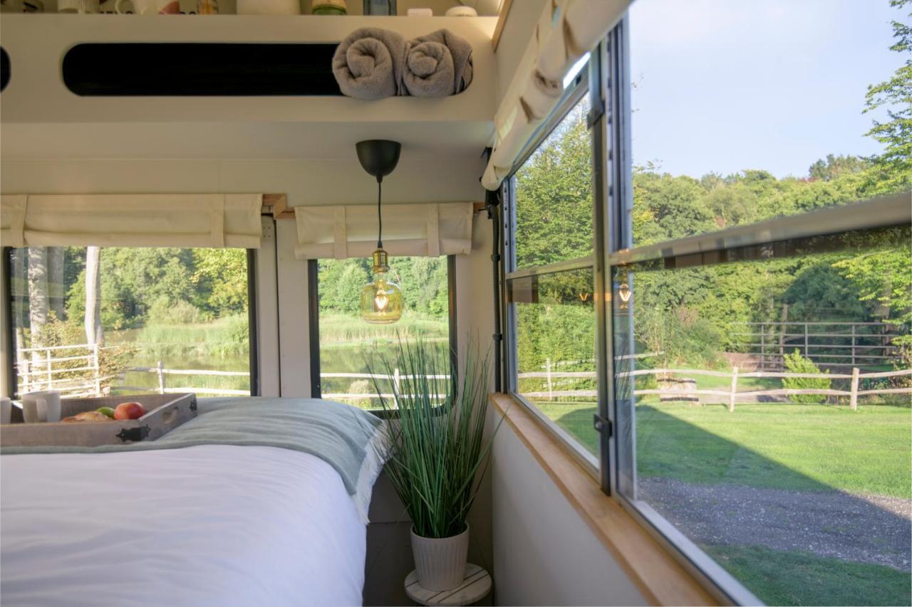 American School Bus Retreat With Hot Tub In Sussex Meadow Укфилд Экстерьер фото