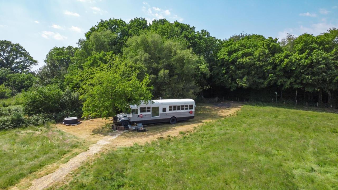 American School Bus Retreat With Hot Tub In Sussex Meadow Укфилд Экстерьер фото