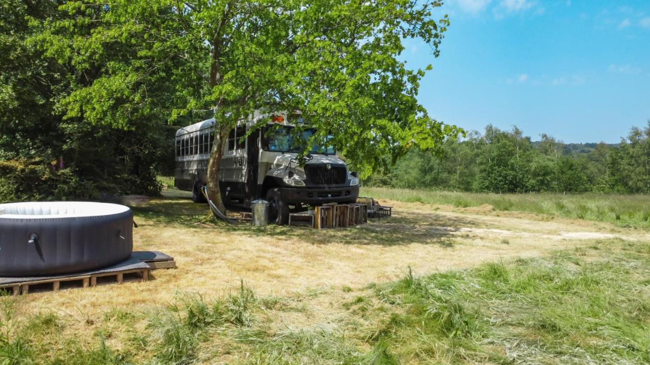 American School Bus Retreat With Hot Tub In Sussex Meadow Укфилд Экстерьер фото