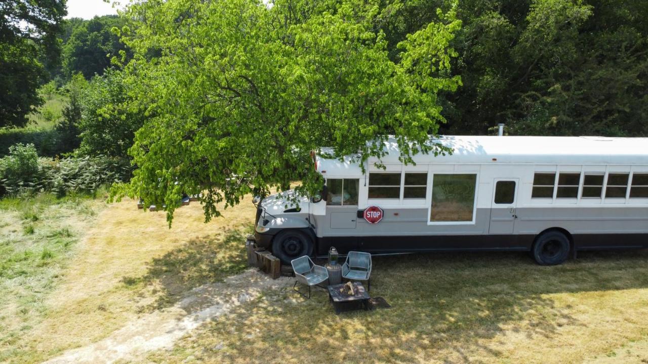 American School Bus Retreat With Hot Tub In Sussex Meadow Укфилд Экстерьер фото