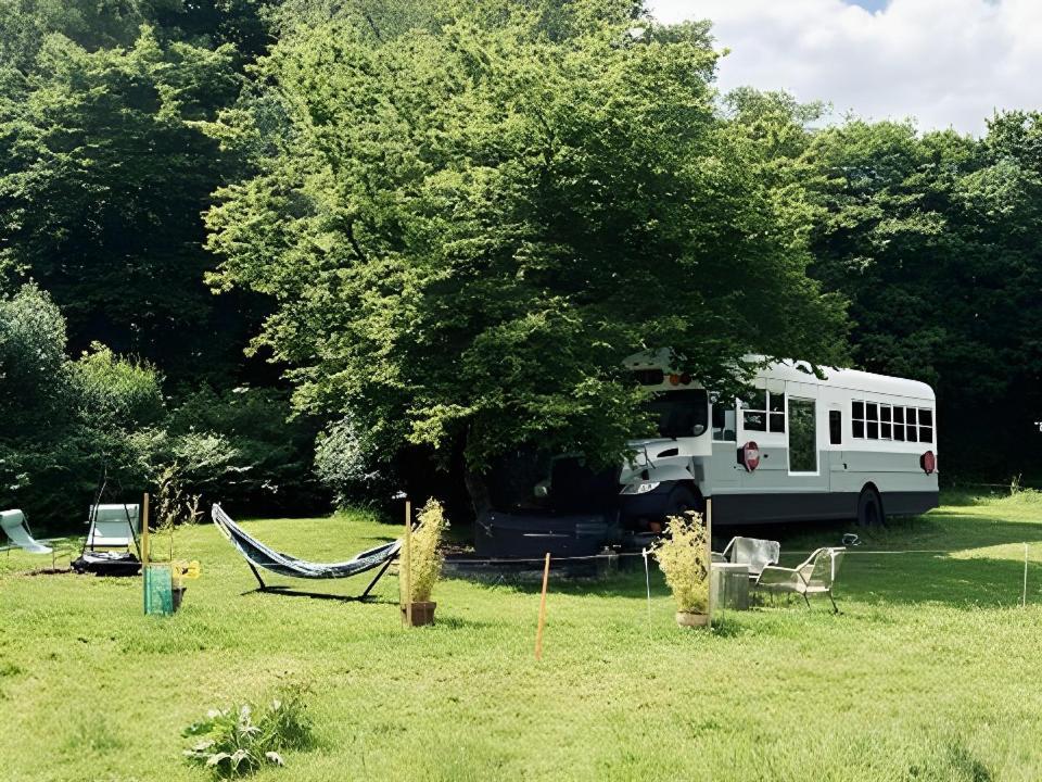 American School Bus Retreat With Hot Tub In Sussex Meadow Укфилд Экстерьер фото